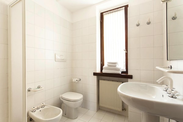 Foto van Appartementen Poiano in Garda met zwembad - Vakantiehuis in Garda - BathRoom