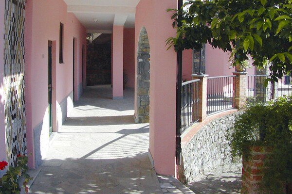 Foto van Appartement in Castellaro met tuin - Vakantiehuis in Castellaro - ExteriorSummer