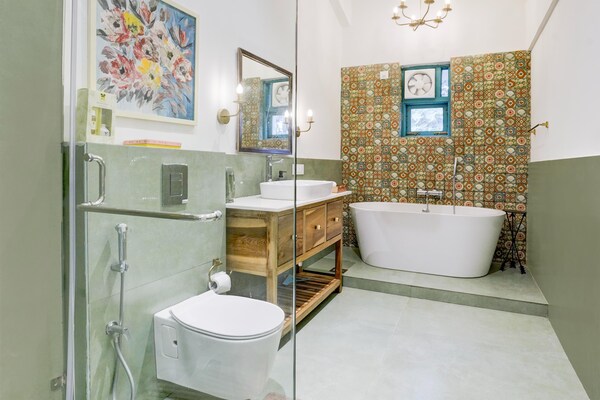 Foto van Villa in Goa met privézwembad en BBQ - Vakantiehuis in Goa - BathRoom