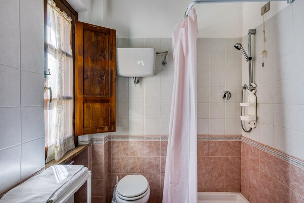 Foto van Appartement in Citerna met zwembad - Vakantiehuis in Citerna - BathRoom