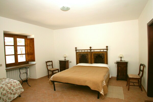 Foto van Appartement in Citerna met zwembad - Vakantiehuis in Citerna - BedRoom