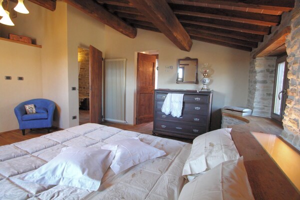 Foto van Mooi appartement in Apecchio met gedeeld zwembad - Vakantiehuis in Apecchio - BedRoom