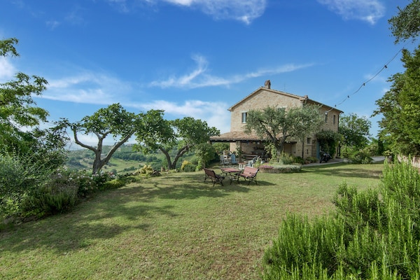 Foto van Landhuis in Vallefoglia met Zwembad en Uitzicht - Vakantiehuis in Vallefoglia - ExteriorSummer