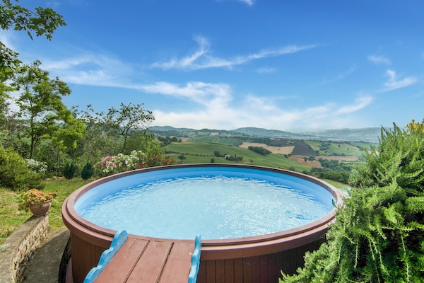 Foto van Landhuis in Vallefoglia met Zwembad en Uitzicht - Vakantiehuis in Vallefoglia - PoolOfHouse