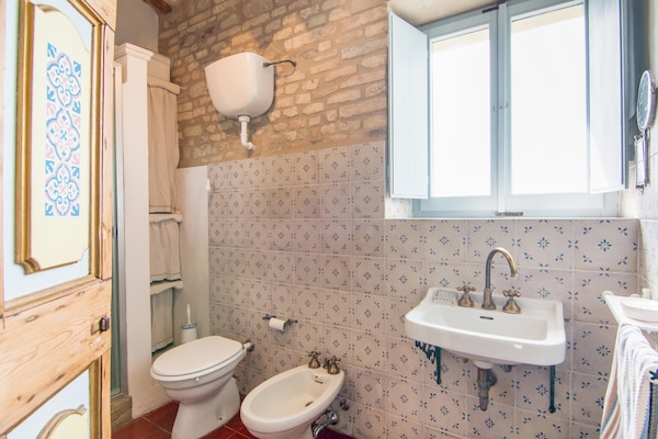 Foto van Landhuis in Vallefoglia met Zwembad en Uitzicht - Vakantiehuis in Vallefoglia - BathRoom