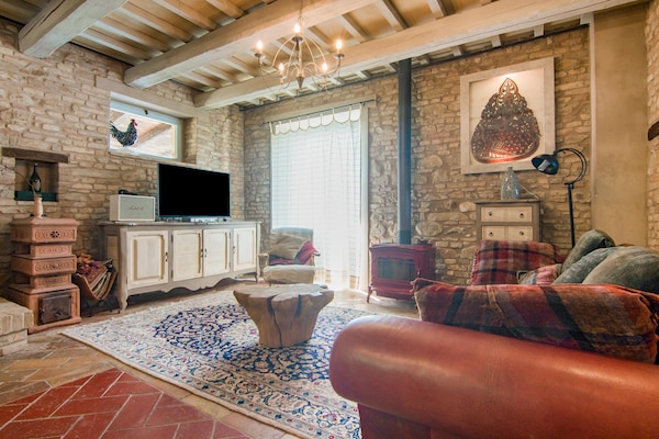 Foto van Landhuis in Vallefoglia met Zwembad en Uitzicht - Vakantiehuis in Vallefoglia - LivingRoom