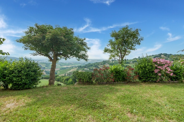 Foto van Landhuis in Vallefoglia met Zwembad en Uitzicht - Vakantiehuis in Vallefoglia - GardenSummer