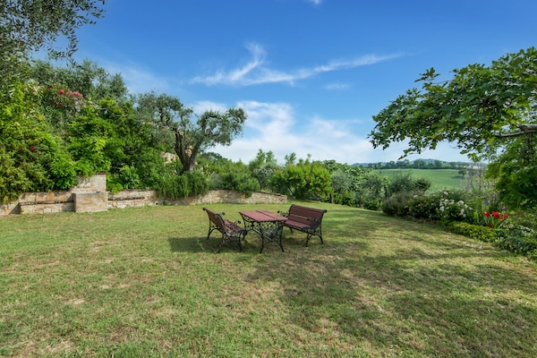 Foto van Landhuis in Vallefoglia met Zwembad en Uitzicht - Vakantiehuis in Vallefoglia - GardenSummer