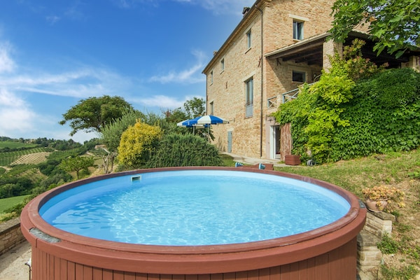 Foto van Landhuis in Vallefoglia met Zwembad en Uitzicht - Vakantiehuis in Vallefoglia - PoolOfHouse