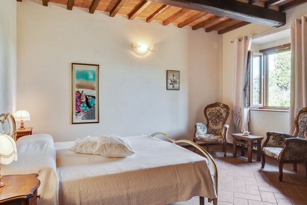 Foto van Boerderij in Toscane met zwembad en wijngaard - Vakantiehuis in Montespertoli (FI) - BedRoom