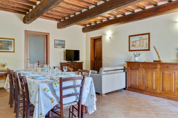 Foto van Boerderij in Toscane met zwembad en wijngaard - Vakantiehuis in Montespertoli (FI) - LivingRoom