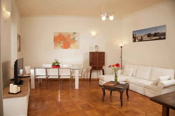 Foto van Stadshuis op Piazza del Popolo - Vakantiehuis in Roma - DiningRoom