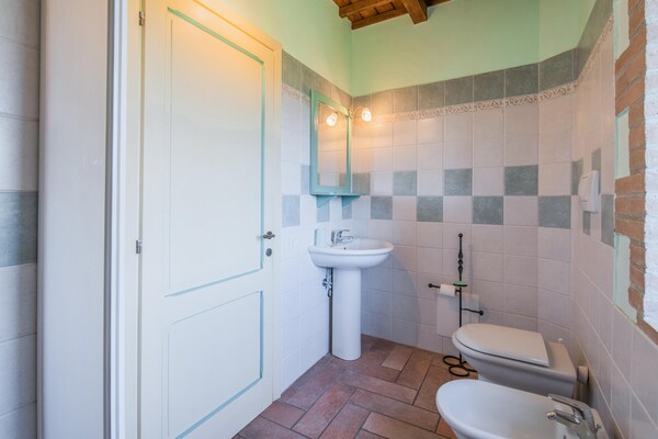 Foto van Vakantiehuis in Sellano met privézwembad - Vakantiehuis in Sellano - BathRoom