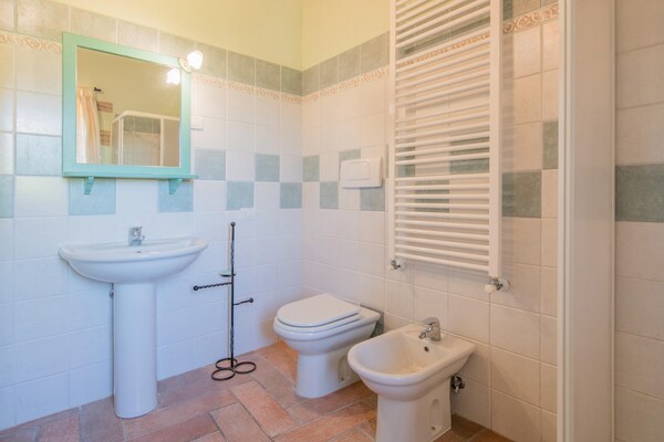Foto van Vakantiehuis in Sellano met privézwembad - Vakantiehuis in Sellano - BathRoom