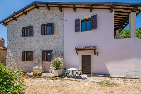 Foto van Vakantiehuis in Sellano met privézwembad - Vakantiehuis in Sellano - ExteriorSummer
