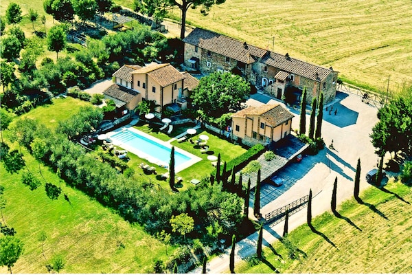 Foto van Appartement bij Trasimeense Meer met Zwembad - Vakantiehuis in Castiglione del Lago - AreaSummer1KM