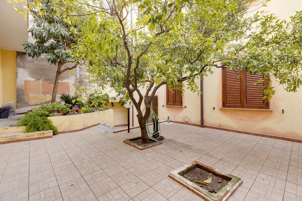 Foto van Appartement met zeezicht in het historische - Vakantiehuis in Castelsardo - TerraceBalcony