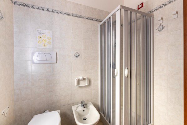 Foto van Appartement vlakbij zee, 2 zwembaden - Vakantiehuis in Valledoria - BathRoom