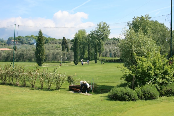 Foto van Appartement in Salò met zwembad en olijfgaard - Vakantiehuis in Cunettone - ViewSummer