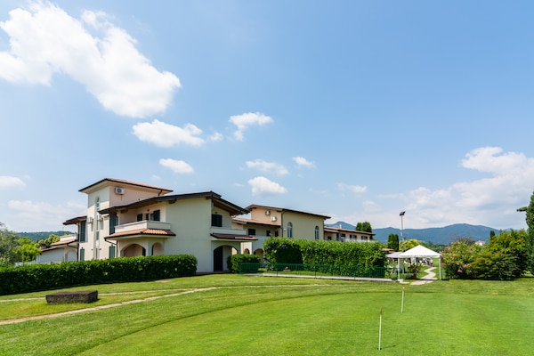 Foto van Appartement in Salò met zwembad en olijfgaard - Vakantiehuis in Cunettone - AreaSummer1KM