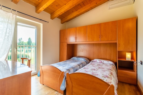 Foto van Modern Salo appartement met zwembad - Vakantiehuis in Cunettone - BedRoom