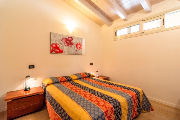 Foto van Modern Salo appartement met zwembad - Vakantiehuis in Cunettone - BedRoom