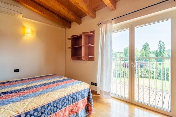 Foto van Modern Salo appartement met zwembad - Vakantiehuis in Cunettone - BedRoom