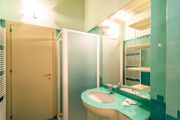 Foto van Modern Salo appartement met zwembad - Vakantiehuis in Cunettone - BathRoom