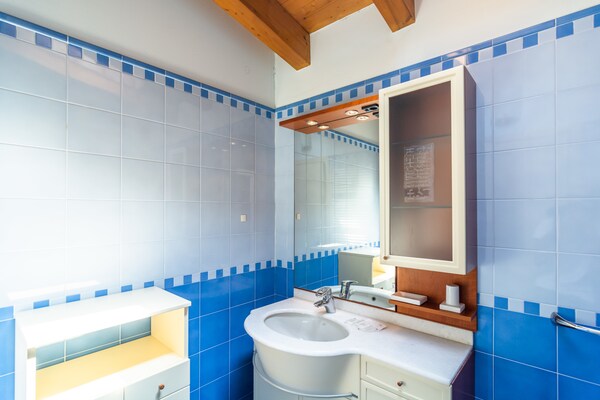 Foto van Modern Salo appartement met zwembad - Vakantiehuis in Cunettone - BathRoom