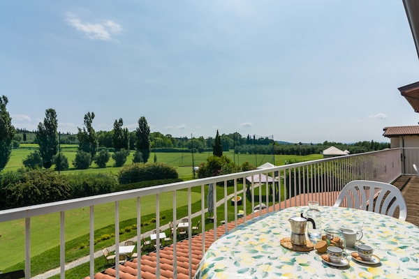 Foto van Modern Salo appartement met zwembad - Vakantiehuis in Cunettone - TerraceBalcony
