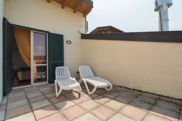 Foto van Modern Salo appartement met zwembad - Vakantiehuis in Cunettone - TerraceBalcony