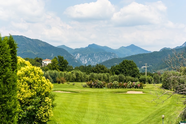 Foto van Modern Salo appartement met zwembad - Vakantiehuis in Cunettone - ViewSummer