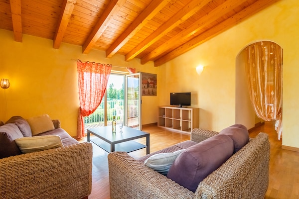 Foto van Modern Salo appartement met zwembad - Vakantiehuis in Cunettone - LivingRoom