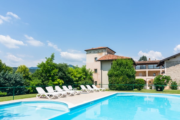 Foto van Modern Salo appartement met zwembad - Vakantiehuis in Cunettone - PoolOfHouse