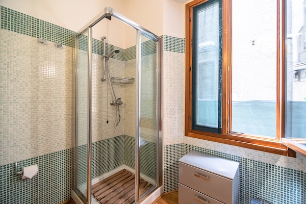 Foto van Gezellig appartement in het centrum van Meina - Vakantiehuis in Meina - BathRoom