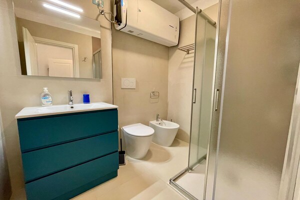 Foto van Appartement met zeezicht en zwembad in Caorle - Vakantiehuis in Caorle (VE) - BathRoom