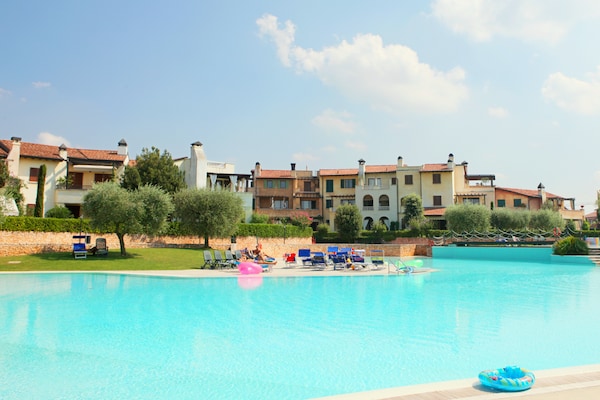 Foto van Appartement dichtbij Gardaland - Vakantiehuis in Peschiera del Garda - ExteriorSummer