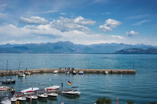 Foto van Appartement bij Gardameer met zwembad - Vakantiehuis in Peschiera del Garda - AreaSummer20KM
