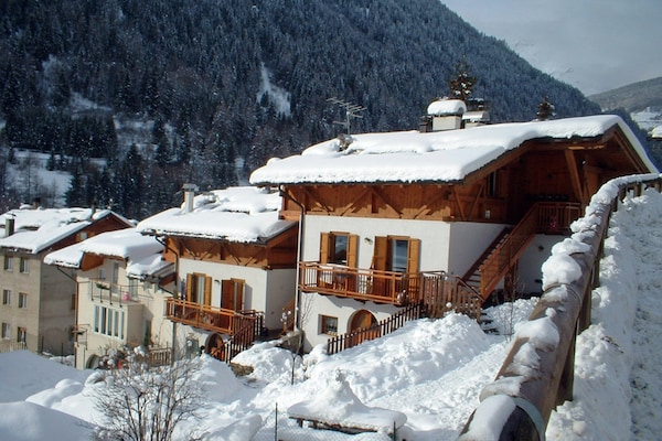 Foto van Appartement in Celledizzo vlakbij skibus - Vakantiehuis in Celledizzo di Pejo - ExteriorWinter