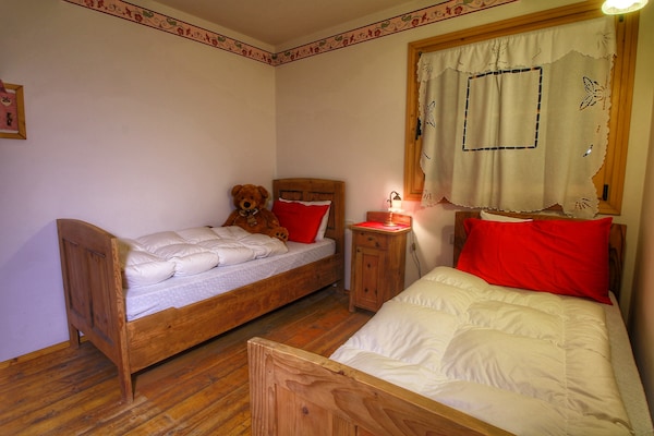 Foto van Gezellig Bellamonte Verblijf | Sauna - Vakantiehuis in Bellamonte - BedRoom