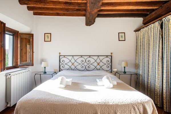 Foto van Wijnproeverijen, heuvels en Toscaanse huizen - Vakantiehuis in San Casciano in Val di Pesa - BedRoom