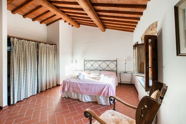 Foto van Wijnproeverijen, heuvels en Toscaanse huizen - Vakantiehuis in San Casciano in Val di Pesa - BedRoom