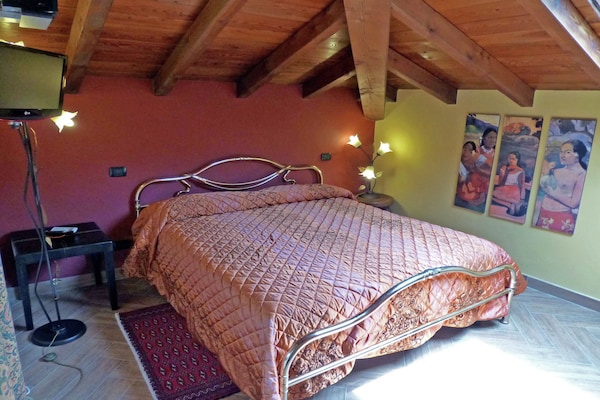 Foto van Villa in Pistoia met Zwembad en Uitzicht - Vakantiehuis in Pistoia - BedRoom