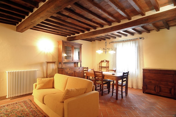 Foto van Villa in Cortona met Zwembad en Tuin - Vakantiehuis in Cortona - LivingRoom