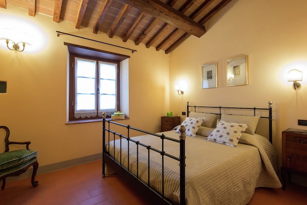 Foto van Villa in Cortona met Zwembad en Chiana Uitzicht - Vakantiehuis in Cortona - BedRoom