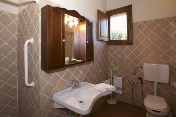 Foto van Toscaanse boerderijverblijf op een heuveltop - Vakantiehuis in Castelnuovo Berardenga - BathRoom