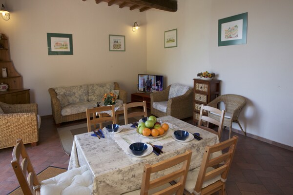 Foto van Toscaanse boerderijverblijf op een heuveltop - Vakantiehuis in Castelnuovo Berardenga - DiningRoom