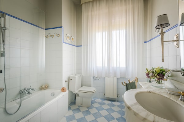Foto van Appartement in Lido di Camaiore bij Strand - Vakantiehuis in Lido di Camaiore - BathRoom