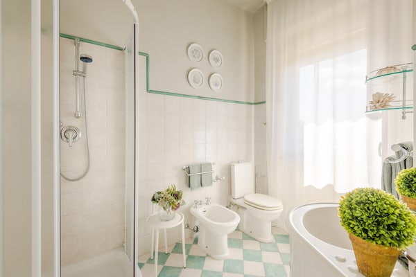 Foto van Appartement in Lido di Camaiore bij Strand - Vakantiehuis in Lido di Camaiore - BathRoom