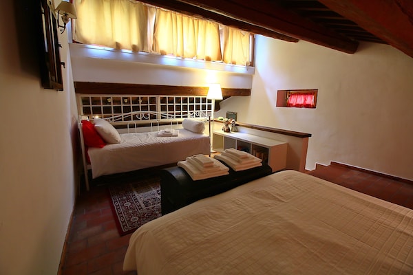 Foto van Moderne villa in Fabriano met privézwembad - Vakantiehuis in Fabriano - BedRoom